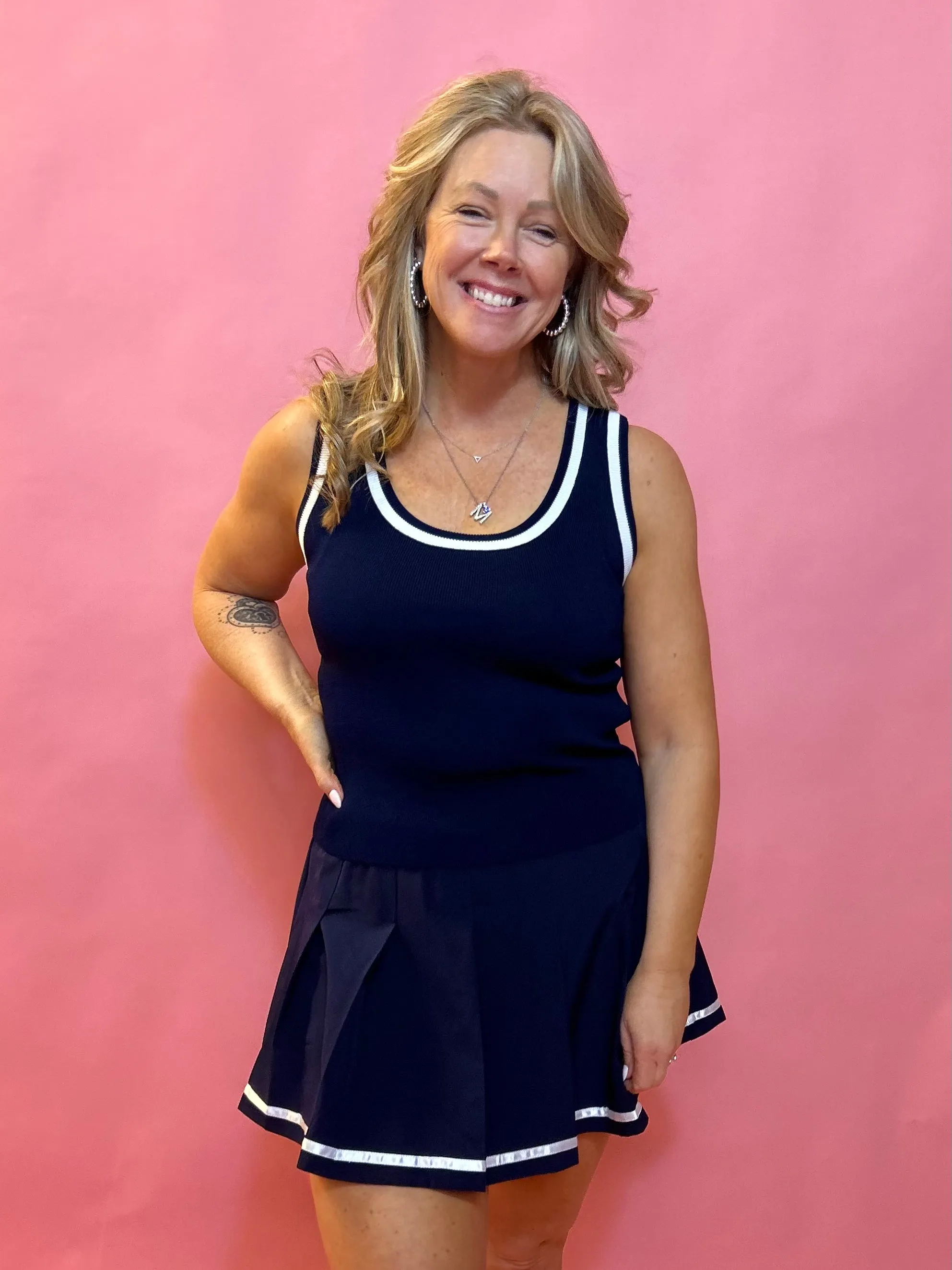 Sporty Elegance: Sleeveless Sweater Vest with Navy Trim